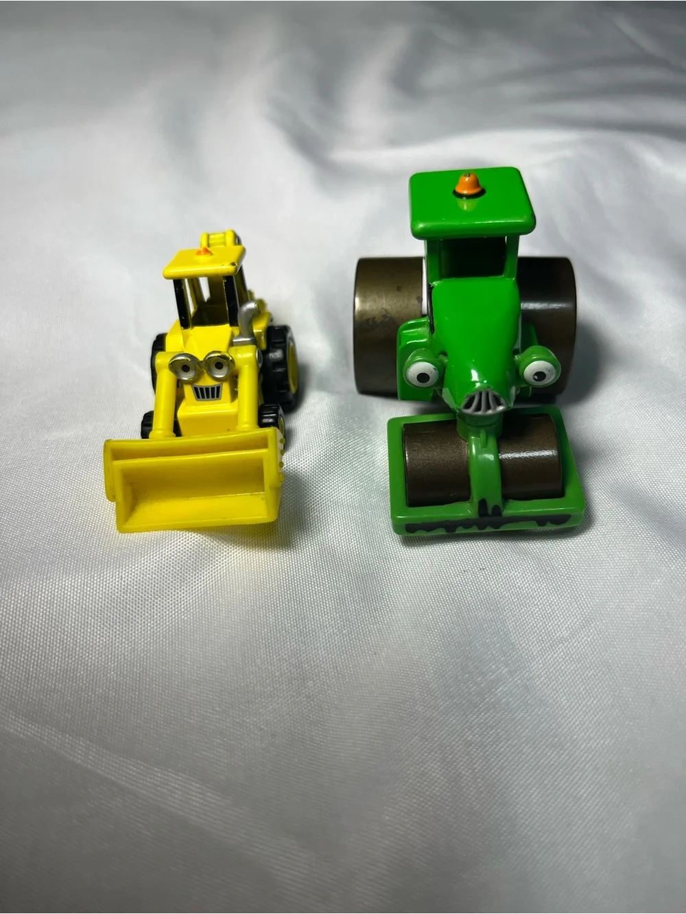 Lot of 2 Vintage 2004 Bob the Builder Scoop & Roley Vehicles Diecast Toy Cars